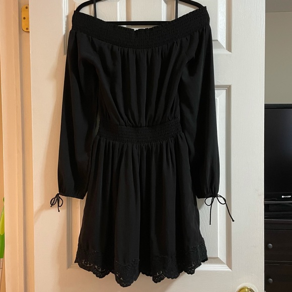 Abercrombie & Fitch Black Off-the-Shoulder Boho Dress - Picture 9 of 9